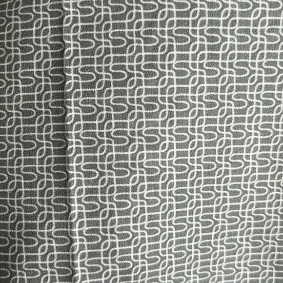 Annika Morgain Pull On Knee length Women’s Capris Gray Pattern Sz 10 Rushed Knee - Picture 7 of 10